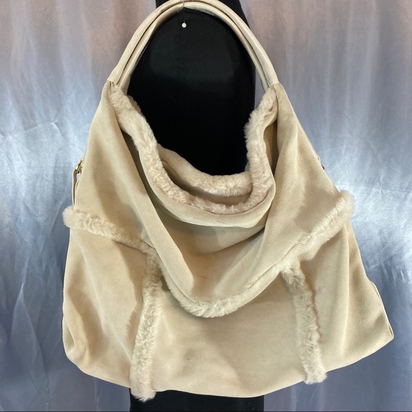 Ugg women’s Quinn hobo suede shoulder bag - Picture 2 of 14